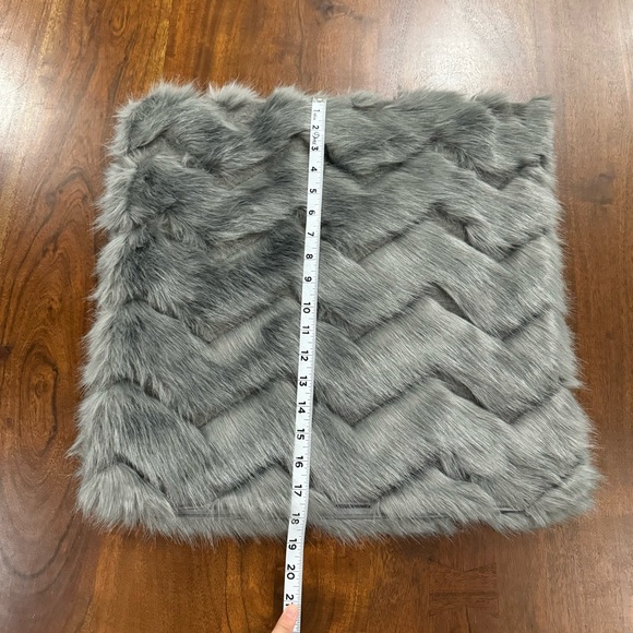 Williams Sonoma Home Faux Fur Chevron Pillow Cover 18x18 - Picture 6 of 7